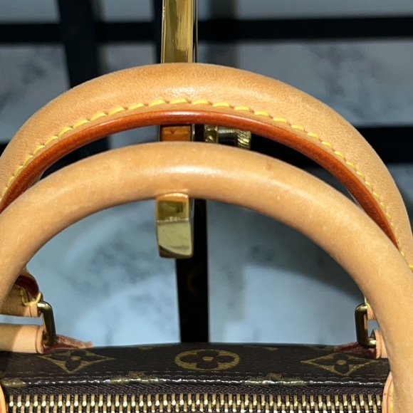 LOUIS VUITTON MONOGRAM
CANVAS SPEEDY 30 - Picture 4 of 16